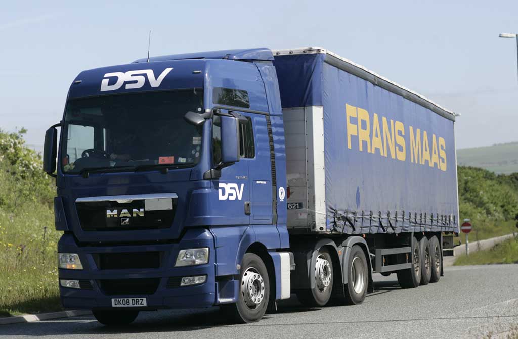 Source DSV 2008 MAN truck with Frans Maas curtainside trailer @ Wiki Commons